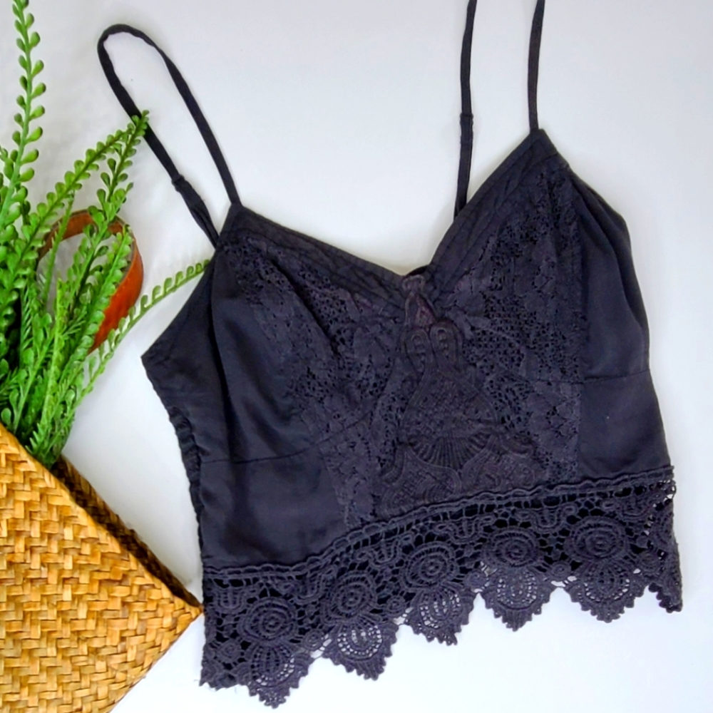 Xhilaration Crop Lace Tank Top